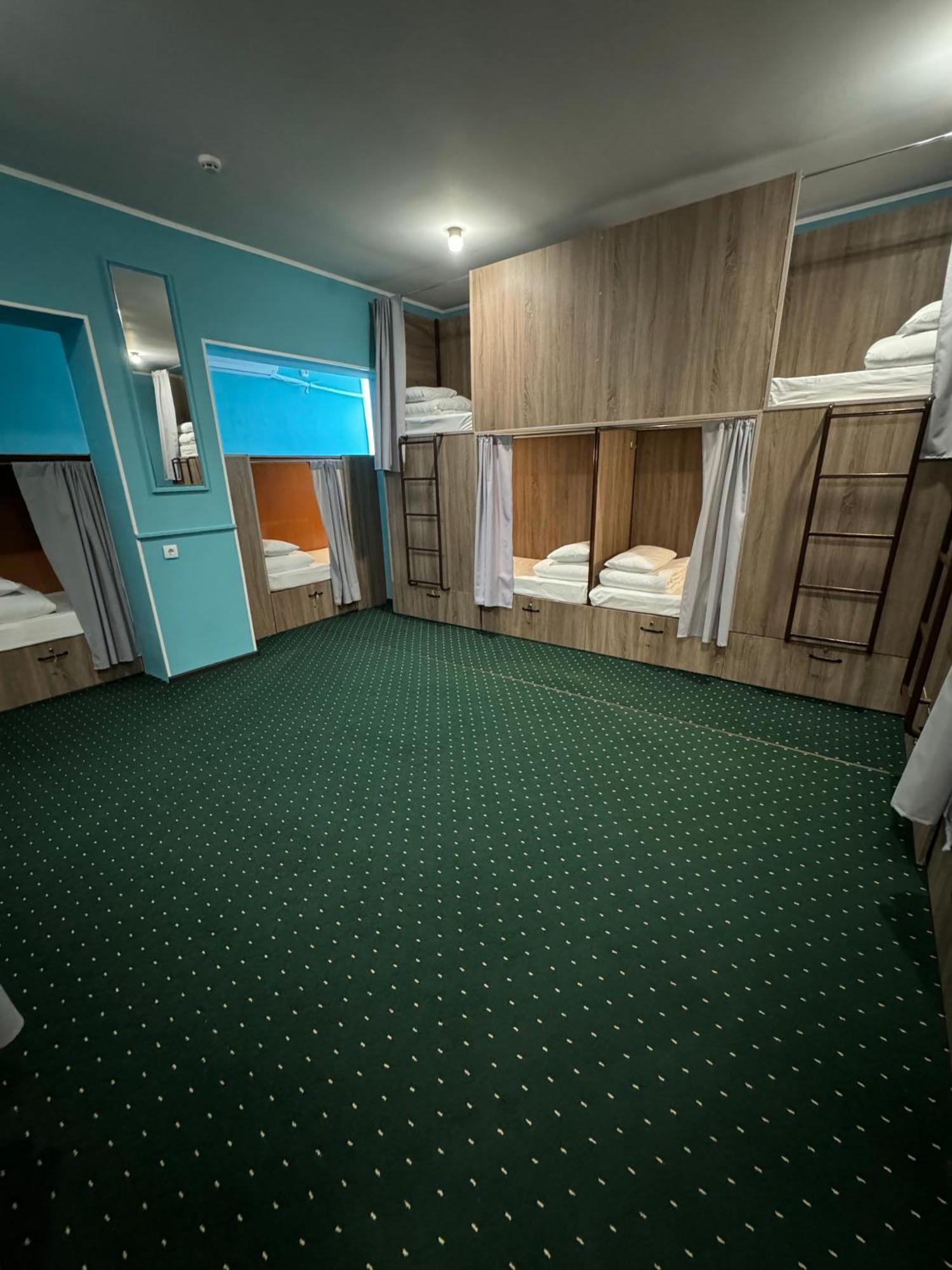All Eyes Hostel Kamjanets-Podilskyi Eksteriør billede